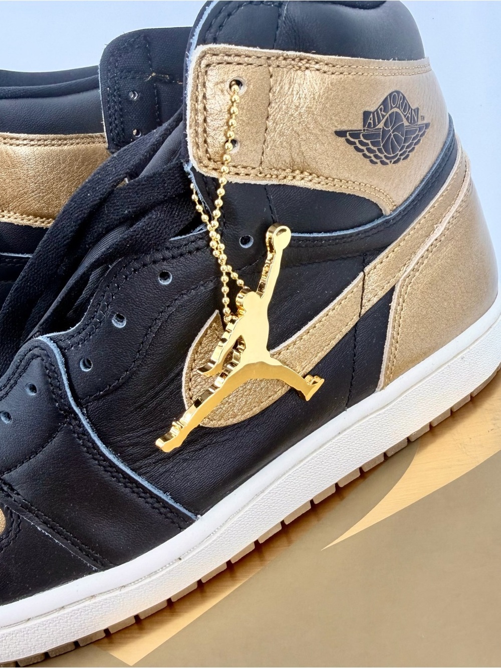 Air Jordan 1 Retro High OG Black Metallic Gold DZ5485-071 Men’s 12 New - Picture 4 of 9